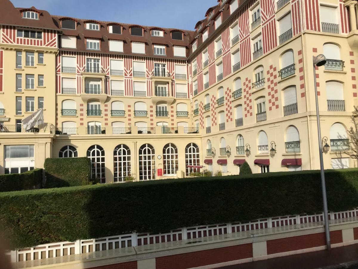 Le Royal Apartment Deauville Exterior photo