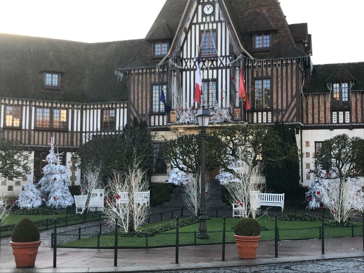 Le Royal Apartment Deauville Exterior photo