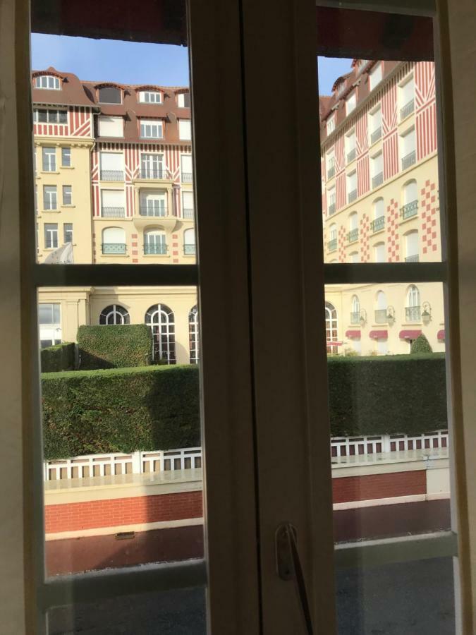 Le Royal Apartment Deauville Exterior photo